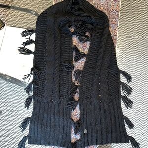 Vince Camuto ultra-soft & cozy black scarf with tassels and accents.